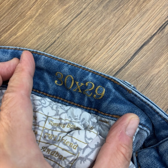 Tommy Bahama Tema Indigo Tweets Slim Boyfriend Jeans Embroidered Parrot - Picture 8 of 11